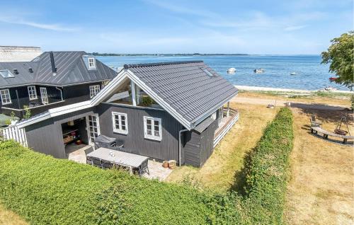 2 Bedroom Cozy Home In Sjølund