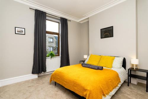 2 Bedroom Flat - Free Parking