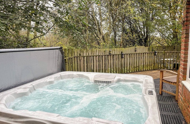 2 bedroom accommodation in Blaydon Burn, near Newcastle upon Tyne