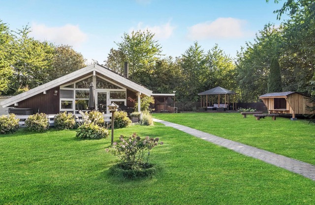 2 bedroom home in Føllenslev