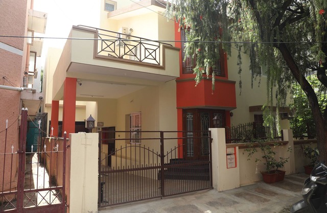 2-bedroom house in brilliant Bengaluru with WiFi, AC & a fully furnished kitchen