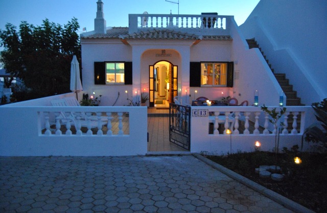 2 bedroom house in quiet village near Lagos and sea