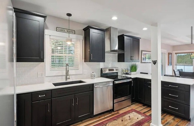 2-bedroom lake house on Coffee Pond in Casco with WiFi and loft