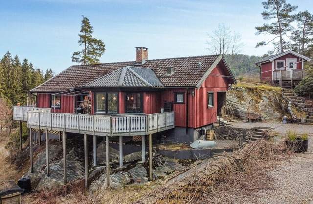 2 bedroom lovely home in Henån