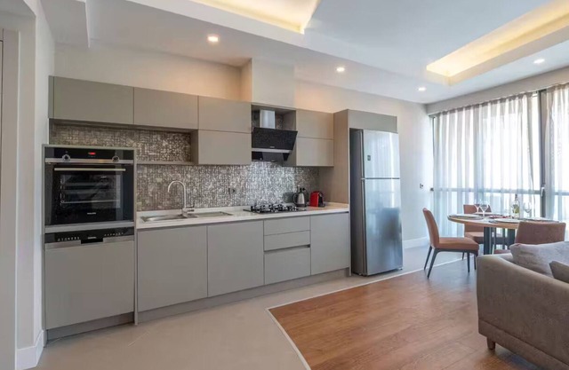 2 Bedroom Luxurious Apartment with Pools, SPA, GYM, free parking