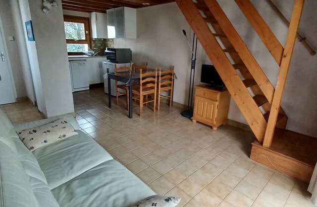 2 bedroom maisonette 40m from the sea