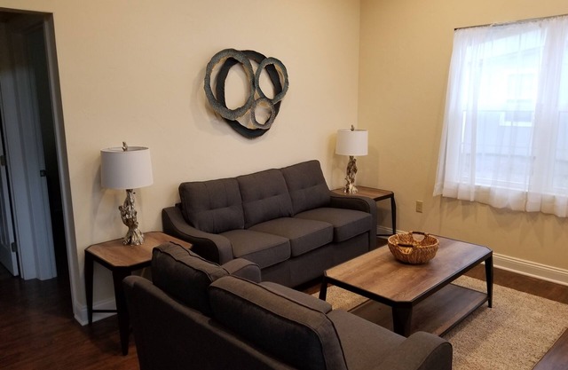 2 bedroom modern cottage best location Ligonier pet friendly available