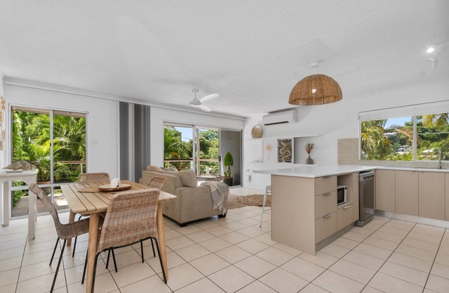2-Bedroom Oasis by Queens Gardens