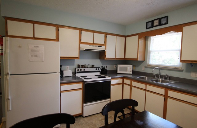 2 bedroom, Pet friendy condo overlooking pool and tennis court.
