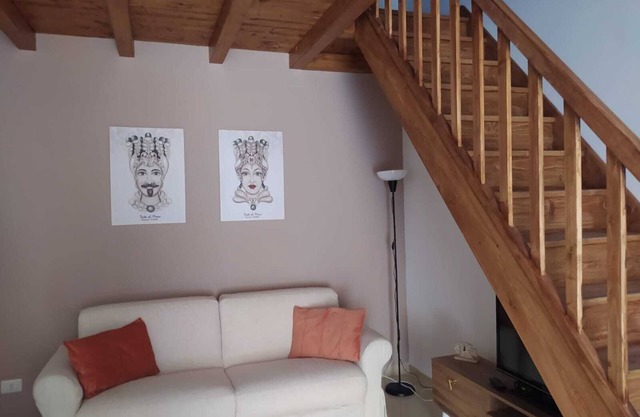 2 Bedroom Private vacation home in Melilli