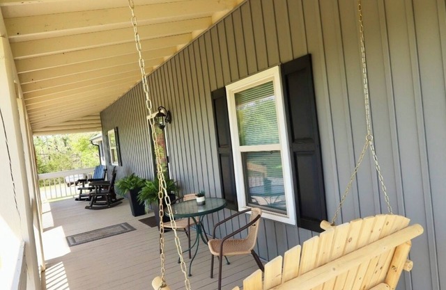 2-bedroom “secret” cabin close to Interstates & Amenities-Boiling Springs, SC