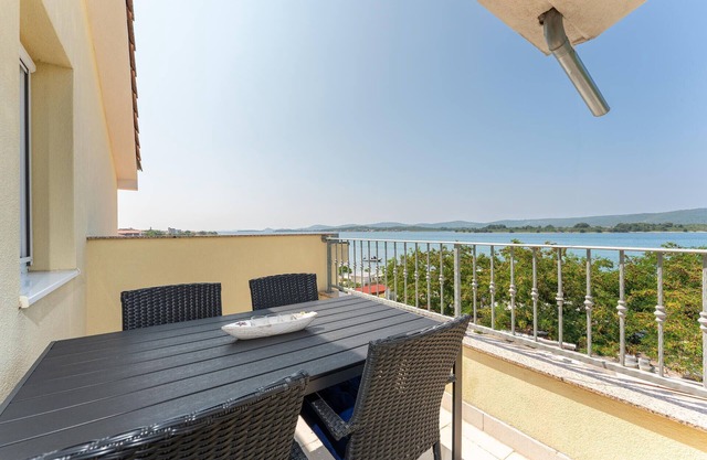 2 bedroom stunning apartment in Turanj