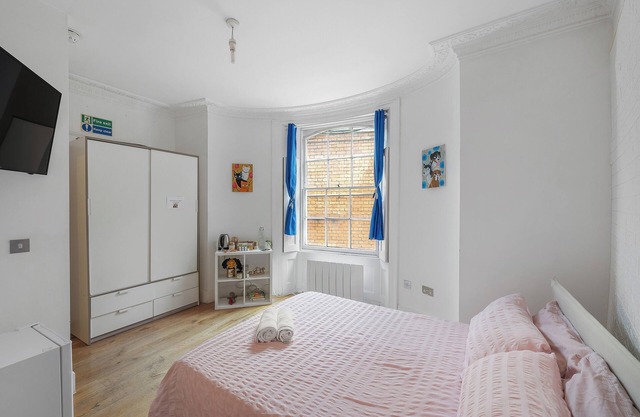 2 Bedroom W/ensuites-sleeps 6, 20min to Citycentre