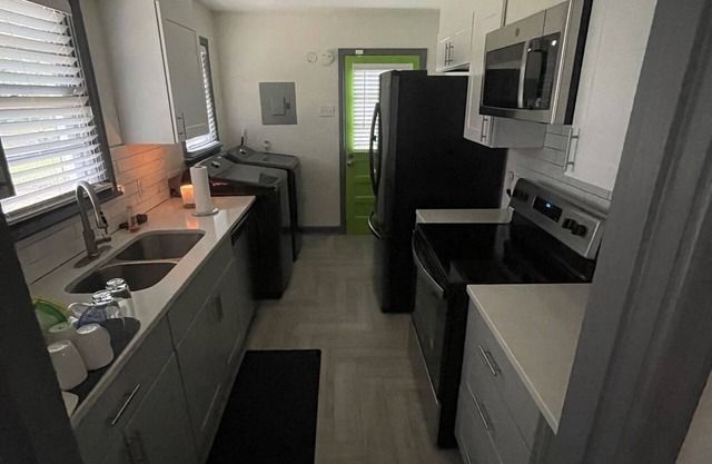 2-Bedroom White House with comfort stay