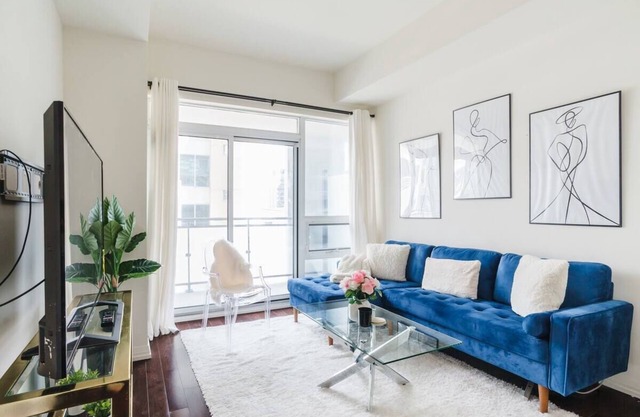 2 bedrooms apartment in a Chic condo in the heart of Toronto