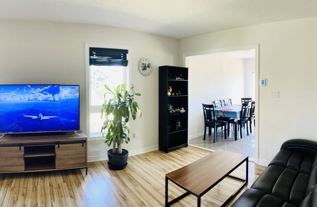 2 beds 2 baths bungalow near school, grocery and highway 400