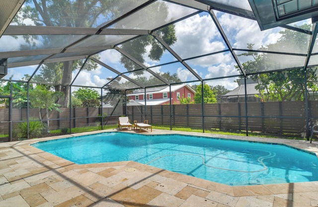 2 Blocks to Golf Course: Spacious Tampa Home!