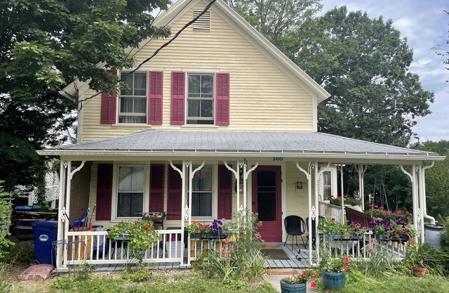 2 BR 3 Min Walk to Medical Center and UVM!