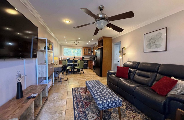 2 BR apartment with laundry, pool