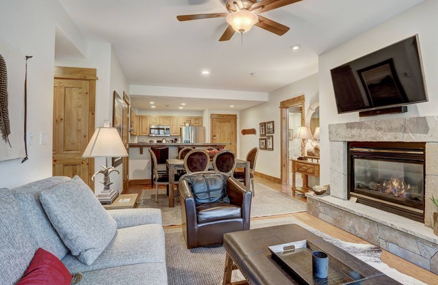2 BR Condo Arrowhead Village , Walking Distance to Lift by RedAwning
