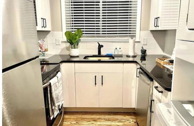 2 Br -Symphony on the Park - Gorgeous Design