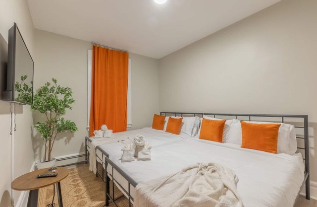2 Days Stay Get 40% OFF for, Sleeps 6 & 2 Queen