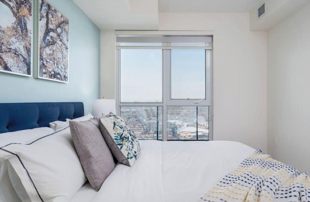 2+Den, 2 Bath, Parking, High Floor with View
