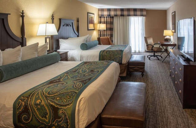 2 Family-Friendly Units w/Pools – 10 Min to Hersheypark Excitement!