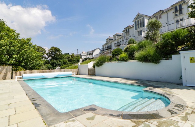 2 Garden Apartment