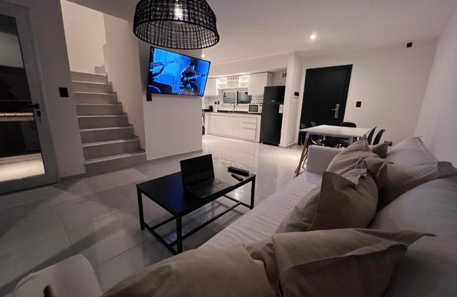 2 Habitaciones A Estrenar con Parrilla y Cochera
