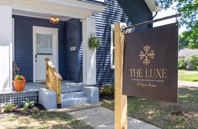 2 Hot Tubs/Private Bar/Pickleball & Basketball Ct/2Kitchens/5 Full Bathrooms