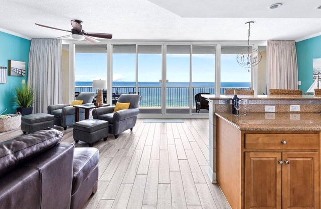 2 KING SUITES, 28' WALL OF WINDOWS, BEACH VIEWS & AMAZING 5-STAR REVIEWS