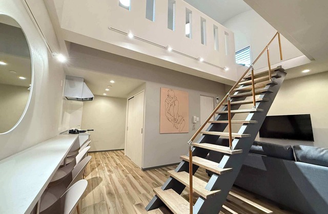 2-Level Group Stay | 10-min to Hiroshima Station