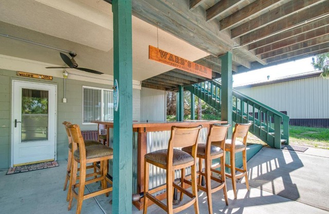 2-Level Home with Deck half Mi to Lake McConaughy!