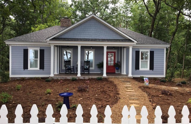 2 master suites! Come to Alabama mountains, see great sunsets and fall colors!