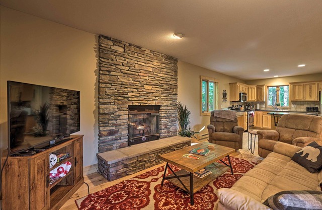 2 Mi to Beech Mtn Resort: Cabin w/Deck & Grill!