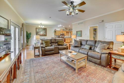 2 Mi to Branson Landing Quiet Home with Lake View