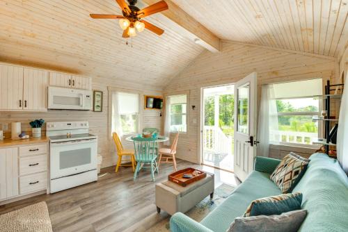 2 Mi to Carrabelle Beach Home with Yard and Porch