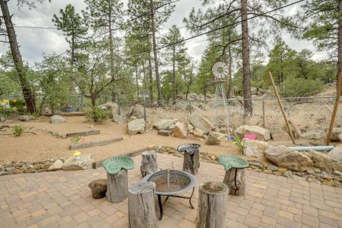 2 Mi to Dtwn Prescott Cabin with Furnished Deck!