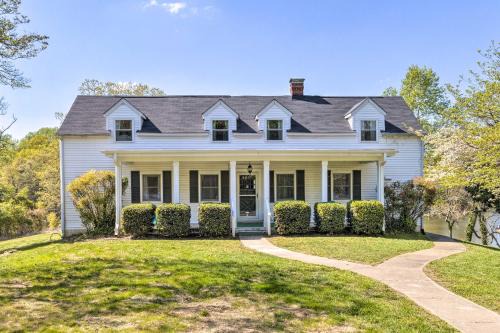 2 Mi to Lighthouse Waterfront Home with Dock!
