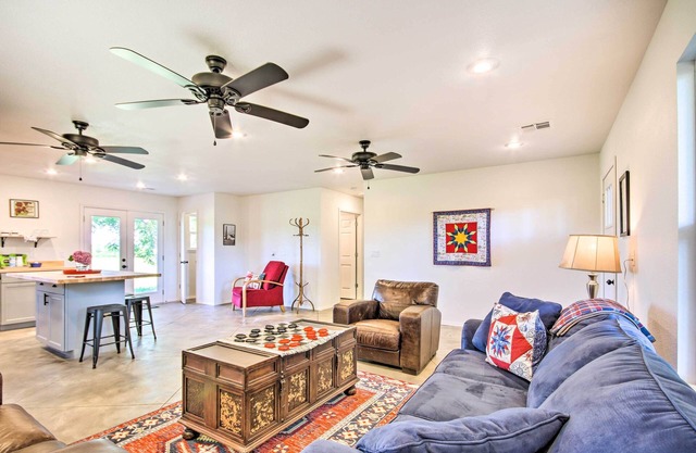 2 Mi to Marinas & Grove: Cozy Cabin w/Grill