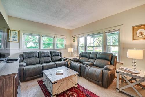 2 Mi to Oak Grove Racing and Gaming Home on 1 Acre