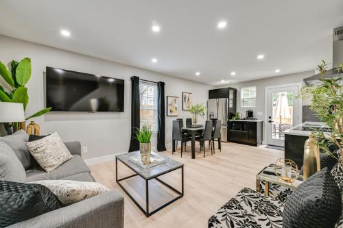 2 Mi to Uptown Charlotte Family Home with Game Room