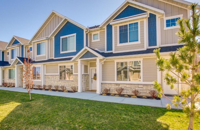 2 Mi to Zootah Providence Townhome with Fireplaces