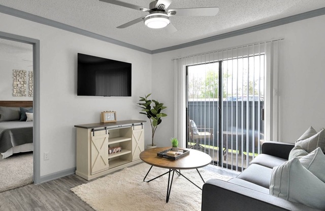 2 Minutes to I-45|Central Location|Community Pool|Private Balcony|Laundry Facility|Fitness Center