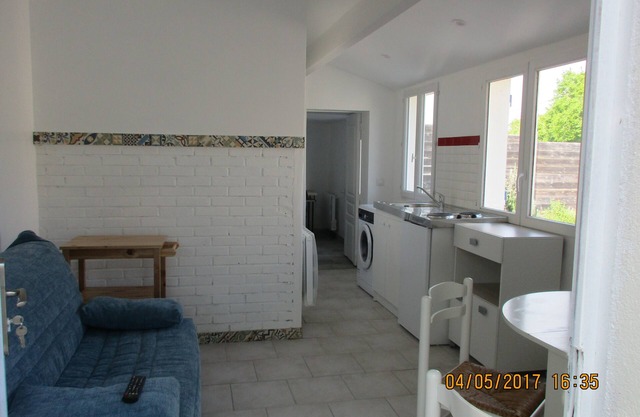 2 minutes walk from the beach