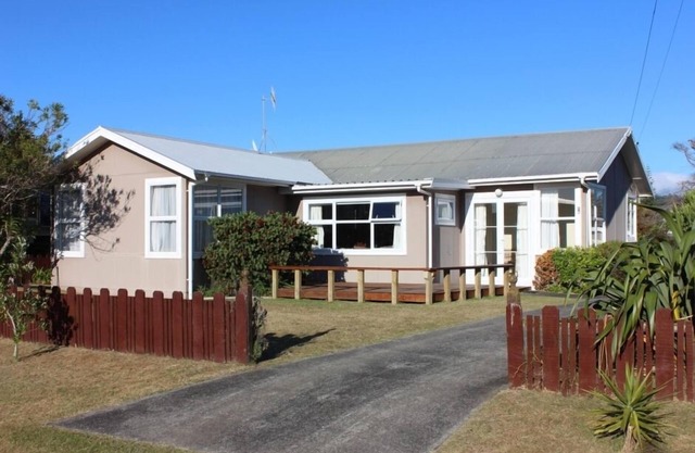 2 Minutes walk to ocean beach or shops