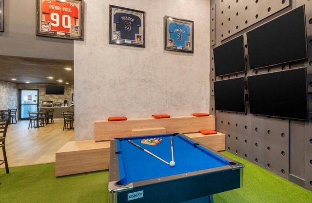 2 Modern Units Near The Grove – Walk to Shops & Dining | Free Parking, Breakfast