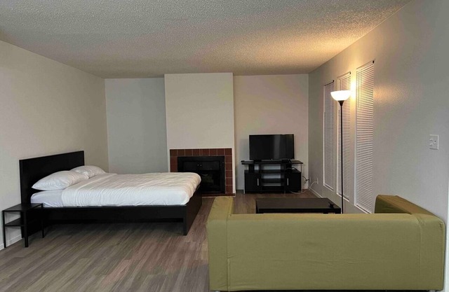 2 or 3 Beds Walk to Strip MGM Casinos Shops Clubs