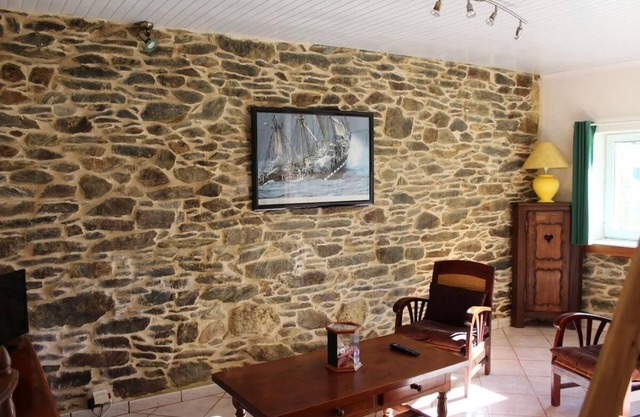2-person house with sea view 600 meters from the beach